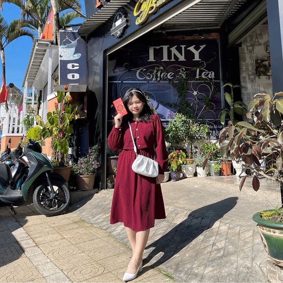 Dress - Picture 2 of 2